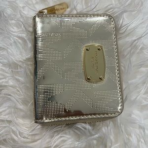 Zip around Micheal Kors Wallet